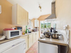 Kitchen- click for photo gallery